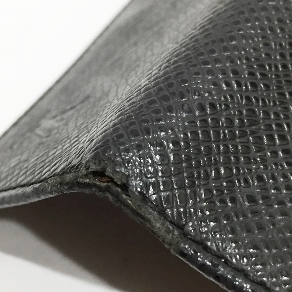 Louis Vuitton black taiga 6 key ring wallet - Picture 4 of 8